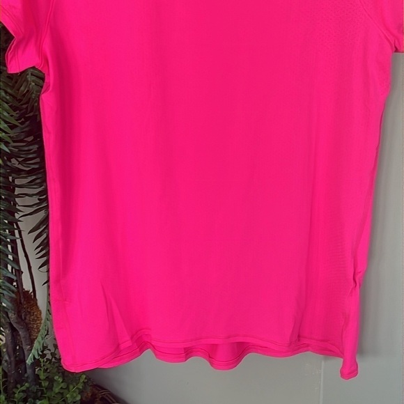Brand New Under Armour Heatgear Fitted Short Sleeve Top Bright Pink Gym Shirt - Picture 3 of 12